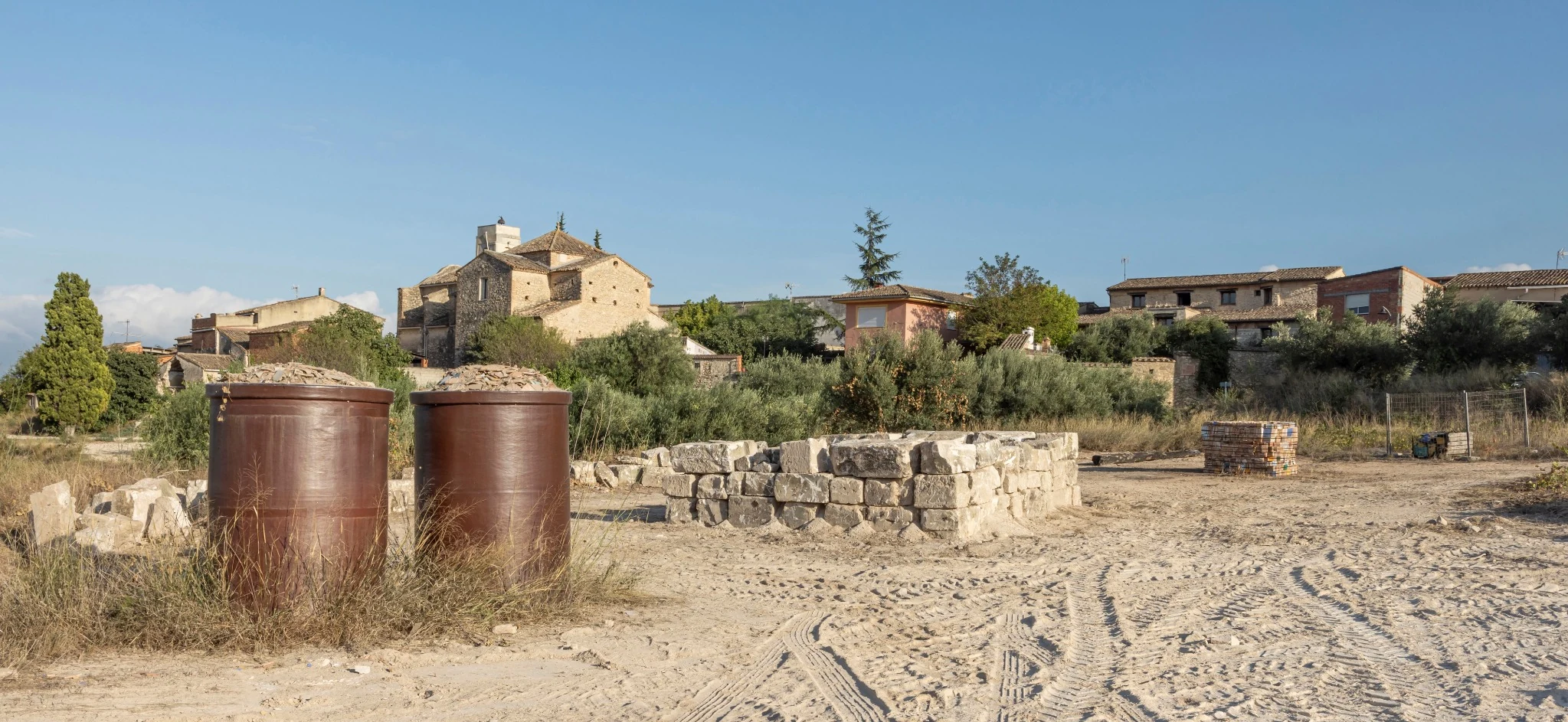 General view of the intervention with the village in the background.