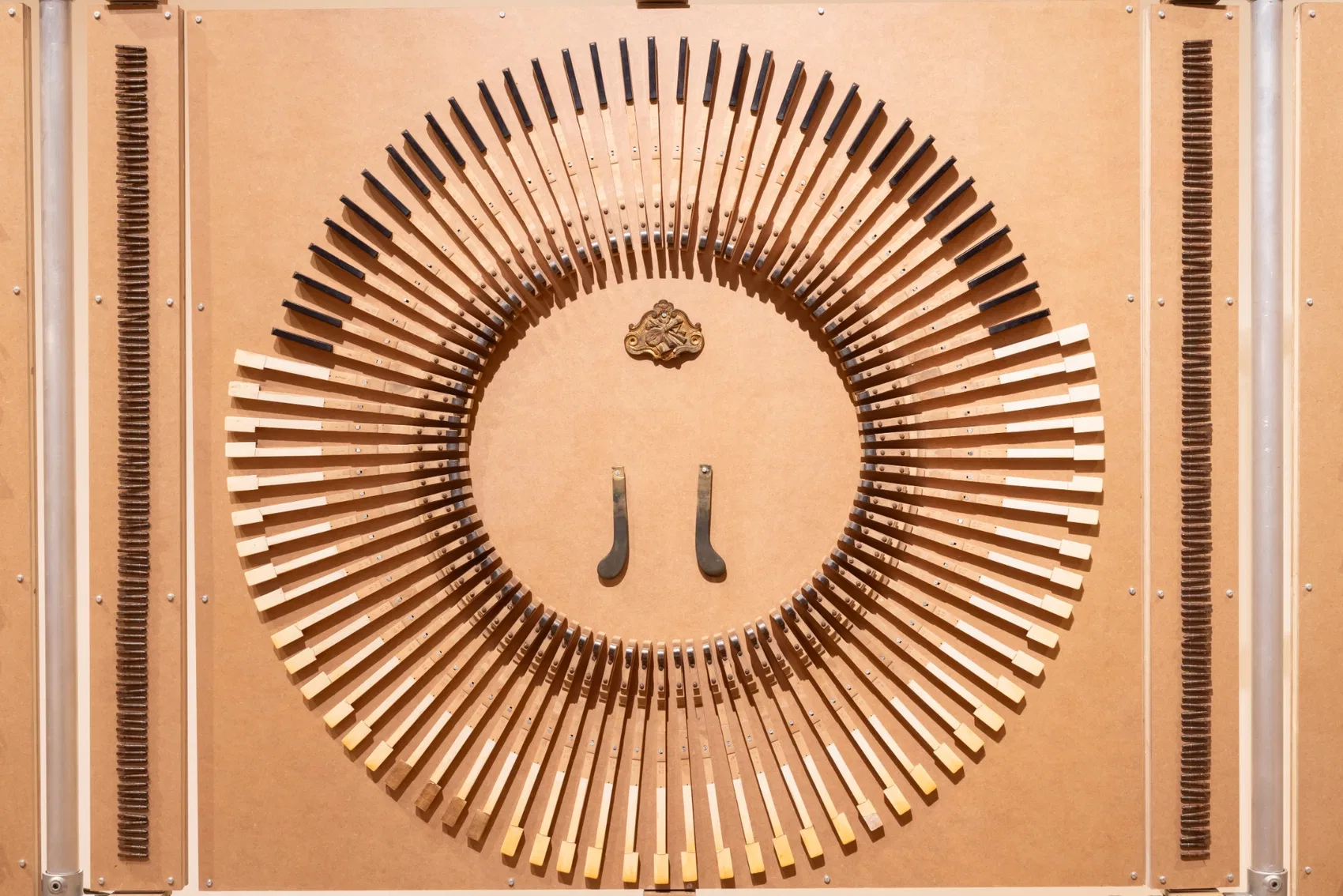 Central keyboard mechanism.